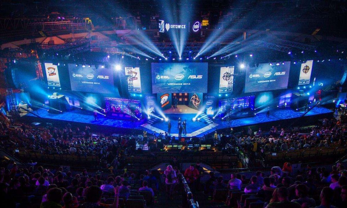 荷甲真不行？荷甲球队均无缘欧战8强，阿贾克斯